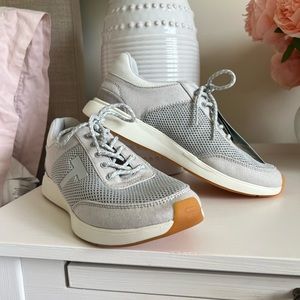 NWT Toms Tennis Shoes size 9.5